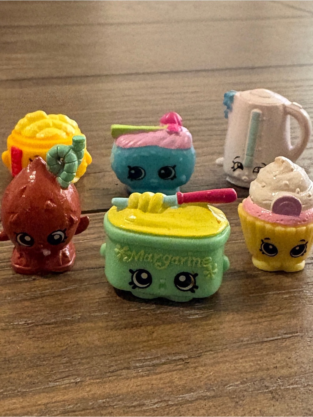 Shopkins Mint Green & Yellow Playset Mini Figures